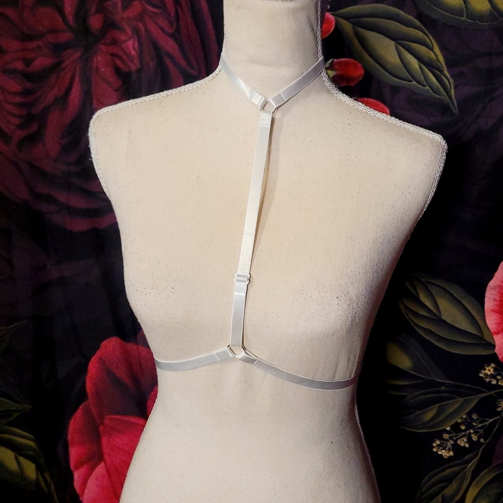 Strappy Harness with Adjustable Elastic Straps White NWOT
